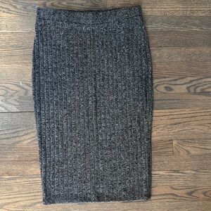 Elegant Gray Knit Skirt